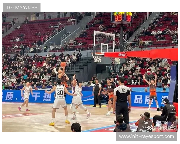 终场哨响，山东队陶汉林怒吼庆祝俱乐部杯晋级四强